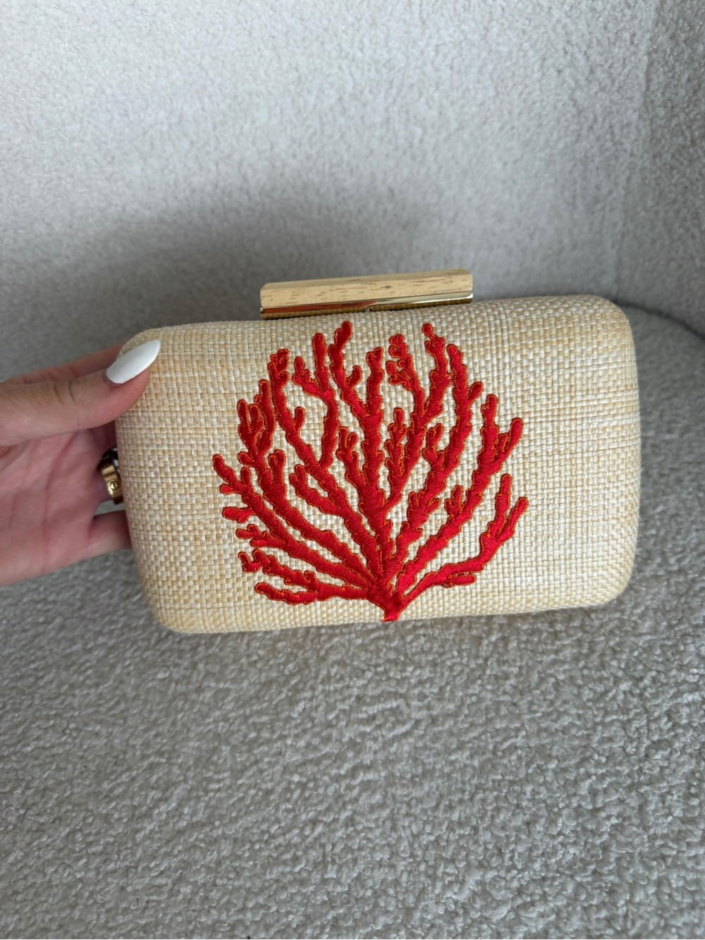 Shiraleah Natural Straw Clutch with Gold Hardware - Picture 2 of 6